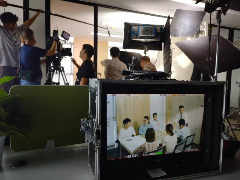 保亭TVC拍摄公司：科技产品视觉化大师，诠释未来感与功能美学