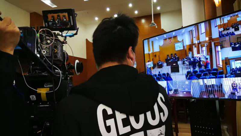AI生成VS人工创意——保亭广告片拍摄公司的技术浪漫主义实践