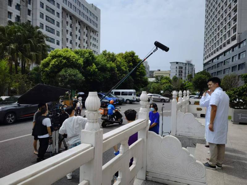 保亭广告片拍摄公司低成本实现高规格制作的诀窍